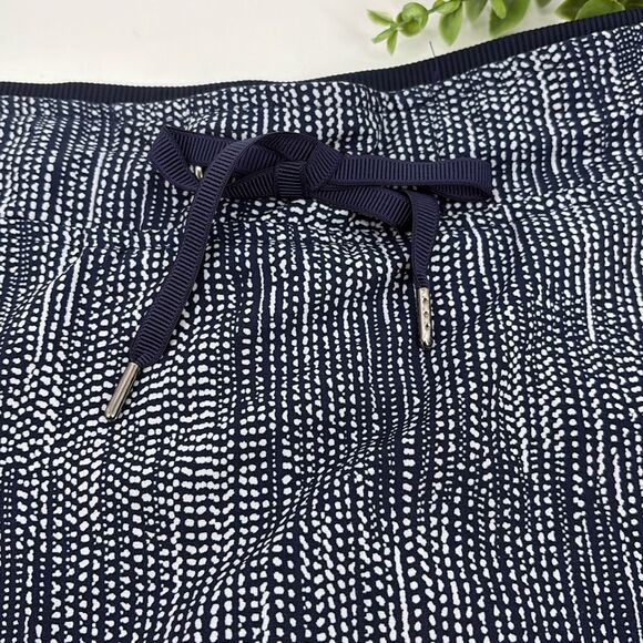Athleta Womens Size 6 Midtown Skort Batik Print Dark Blue Athleisure Athletic - Picture 4 of 16